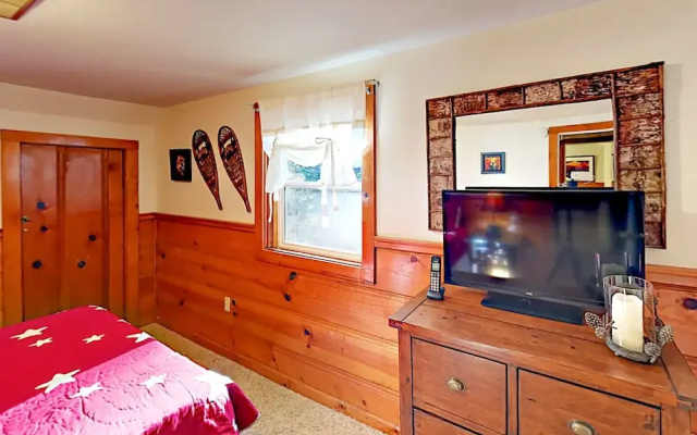 photo 4 of 1498 Pine Home 4 Bedrooms 2.5 Bathrooms Home