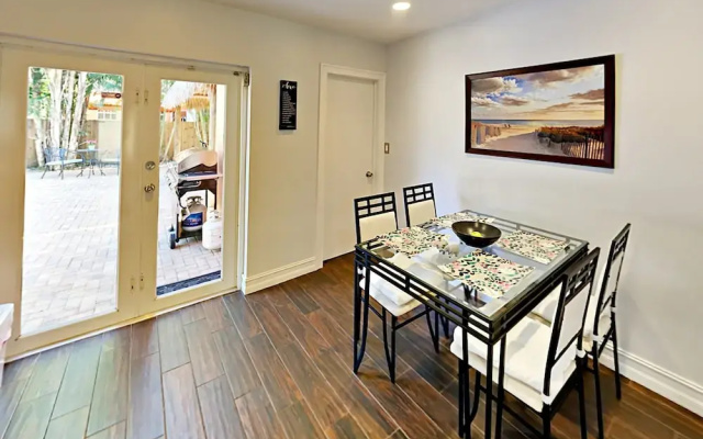 photo 4 of 1500 SW 22nd Street Home 3 Bedrooms 2 Bathrooms Home
