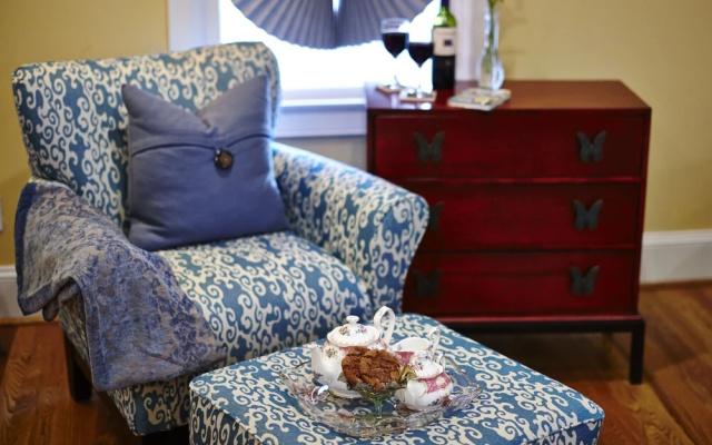 photo 2 of 1501 Linden Manor Bed and Breakfast