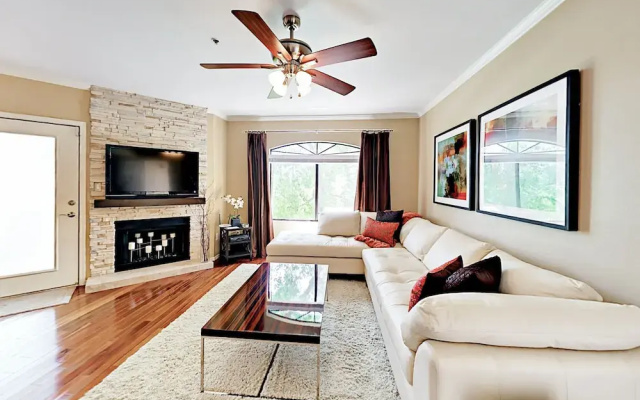 photo 2 of 15095 N Thompson Peak Pkwy Condo #2053 2 Bedrooms 2 Bathrooms Condo