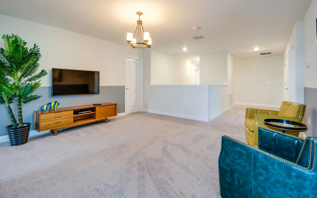 photo 2 of 1524 Flange Drive
