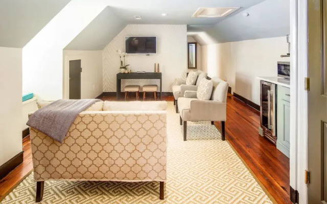 photo 2 of 154 D Spring Street - 2 BR / 1 BA Holiday home 2