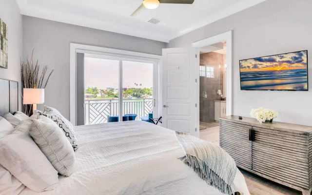 photo 3 of 158 Brightwater Condo by RedAwning
