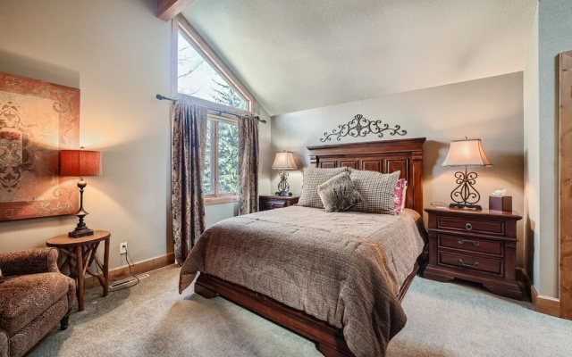 photo 5 of 16 Riverbend 3 Bedroom Townhouse by RedAwning