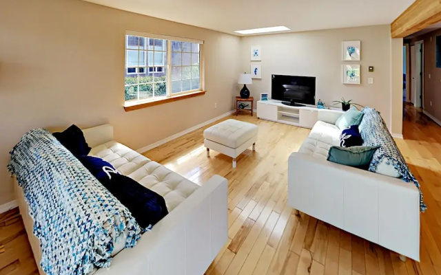 photo 4 of 1638 S Edgewood St Home 3 Bedrooms 1 Bathroom Home