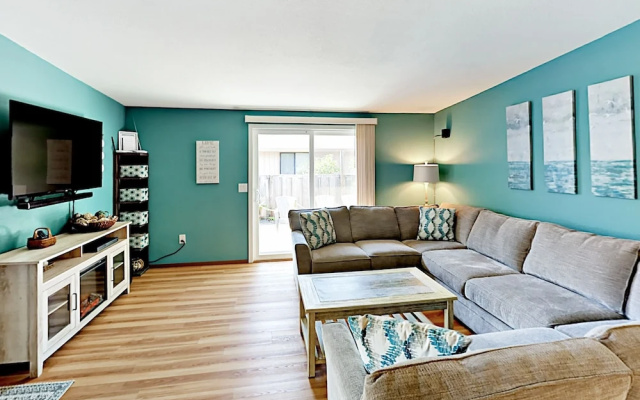 photo 2 of 1658 S Edgewood Home 3 Bedrooms 2 Bathrooms Home