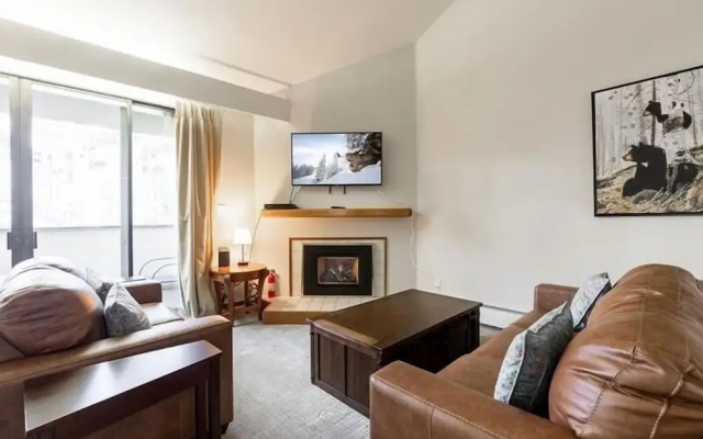photo 5 of 17 Vail Road 3 Bedroom Condo by RedAwning