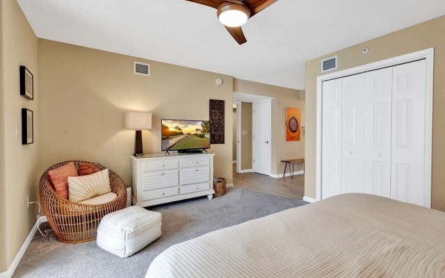 photo 3 of 1704 Brighton 2 Bedroom Condo