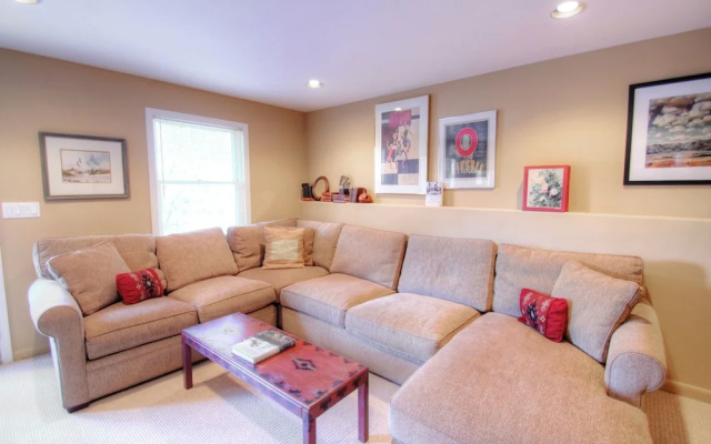 photo 3 of 1717 Geneva Drive W - 4 Br Townhouse