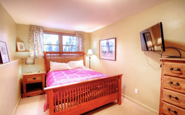 photo 4 of 1717 Geneva Drive W - 4 Br Townhouse