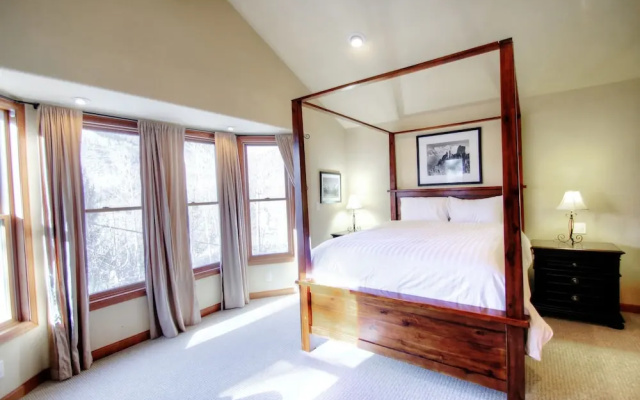photo 5 of 1717 Geneva Drive W - 4 Br Townhouse