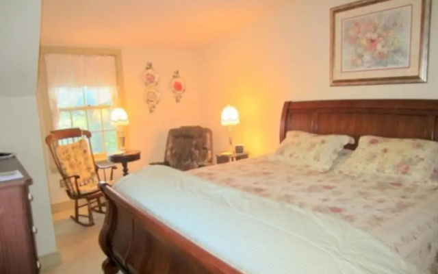 photo 3 of 1732 Folke Stone Bed and Breakfast
