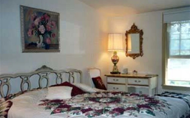 photo 4 of 1732 Folke Stone Bed and Breakfast