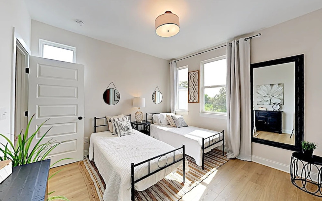 photo 5 of 1737 Nashville - 3 Br Townhouse
