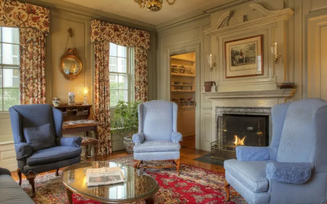 photo 2 of 1760 Francis Malbone House
