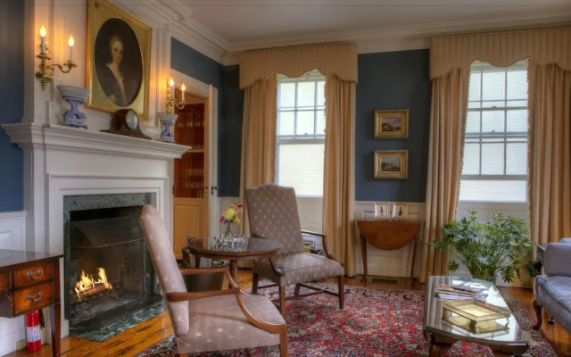 photo 3 of 1760 Francis Malbone House