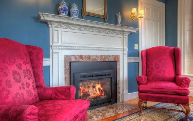photo 4 of 1760 Francis Malbone House