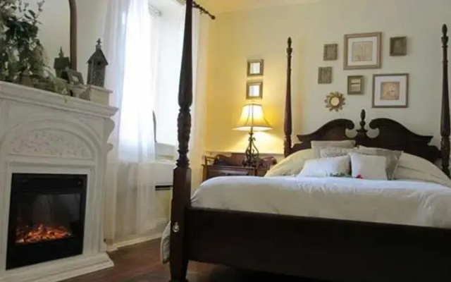 photo 2 of 1777 Americana Inn