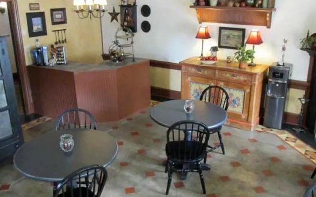 photo 4 of 1777 Americana Inn