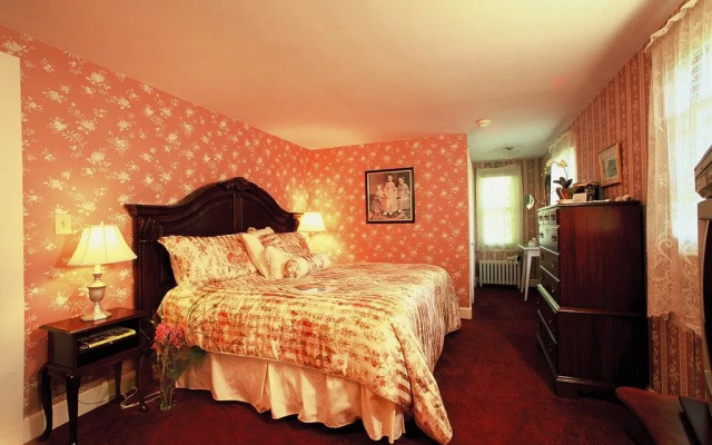 photo 3 of Devonfield Inn B&B