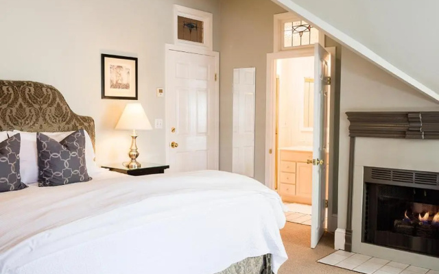 photo 2 of 1801 First Luxury Inn