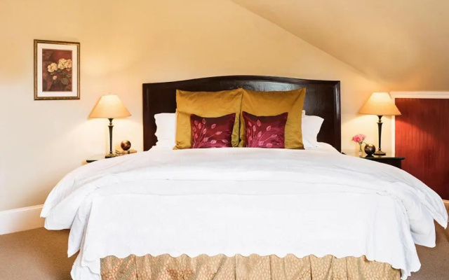photo 4 of 1801 First Luxury Inn
