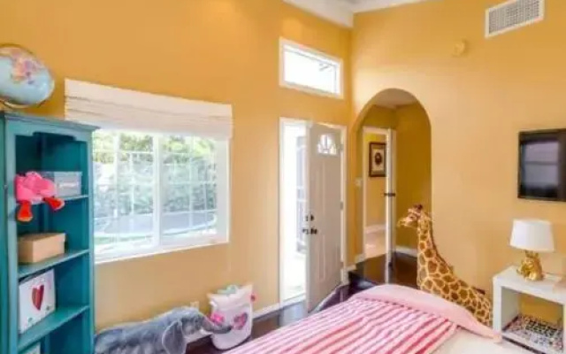 photo 3 of 1801 S. Orange Dr. - 3 Br Home