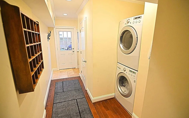 photo 3 of 1826 Northwest Townhome #1060 - 3 Br Townhouse