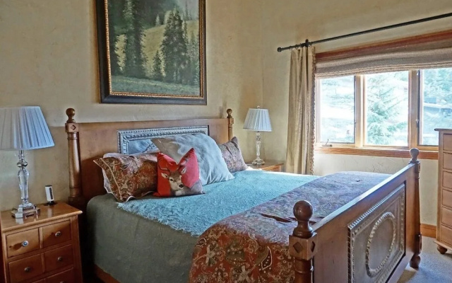 photo 3 of 1835 Gore Creek Dr W - 6 Br Home