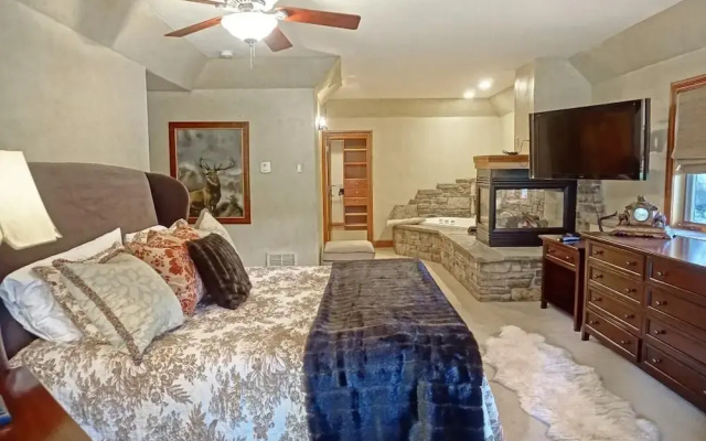 photo 4 of 1835 Gore Creek Dr W - 6 Br Home