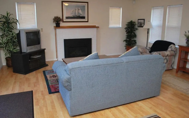 photo 5 of 1860 Beach Drive #1