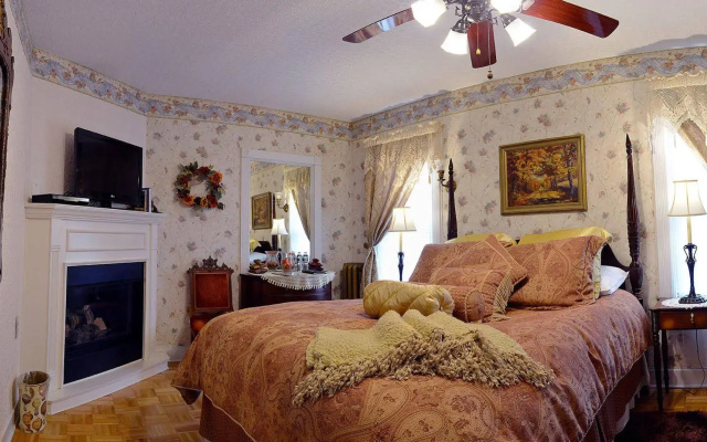 photo 2 of 1862 Seasons on Main Bed and Breakfast