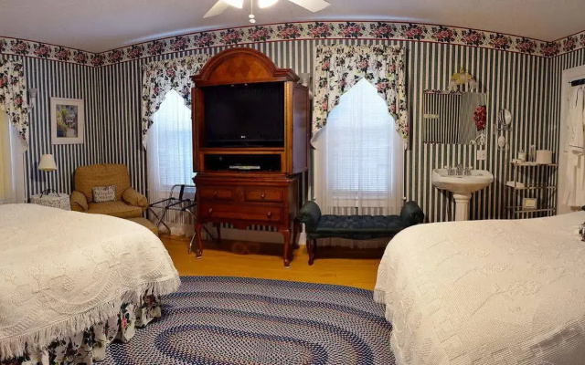 photo 3 of 1862 Seasons on Main Bed and Breakfast