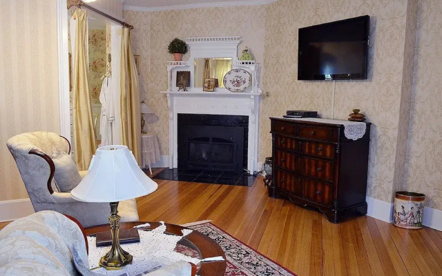 photo 4 of 1862 Seasons on Main Bed and Breakfast