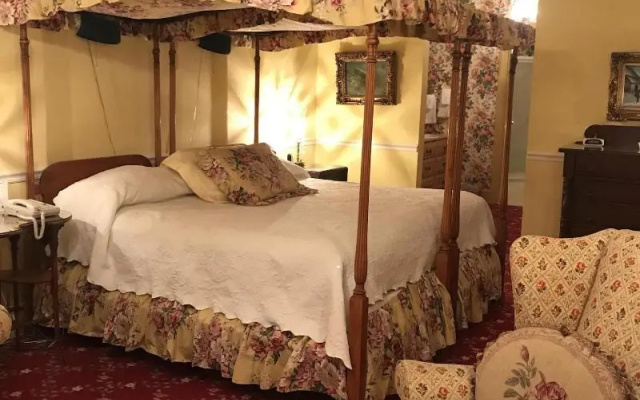 photo 2 of 1896 House Country Inn & Motels