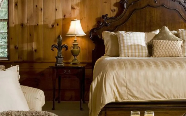 photo 5 of 1906 Pine Crest Inn