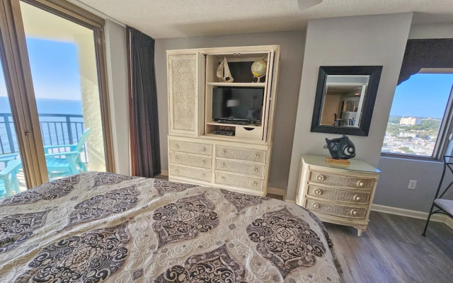 photo 3 of 1910 Brighton 3 Bedroom Condo