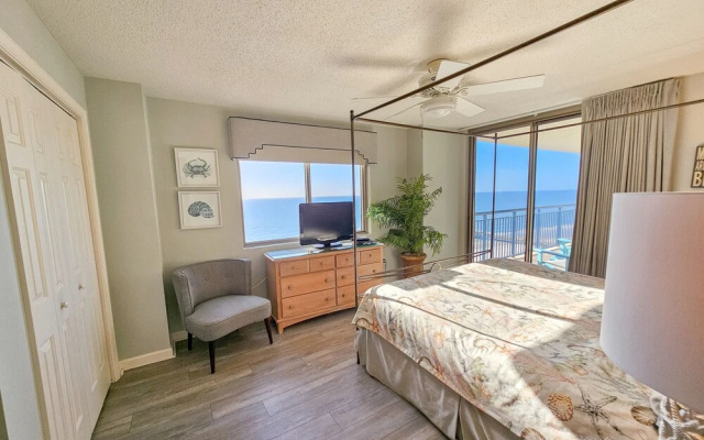 photo 5 of 1910 Brighton 3 Bedroom Condo