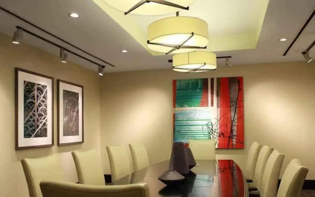 photo 5 of 1919 Clarendon by Executive Apartments