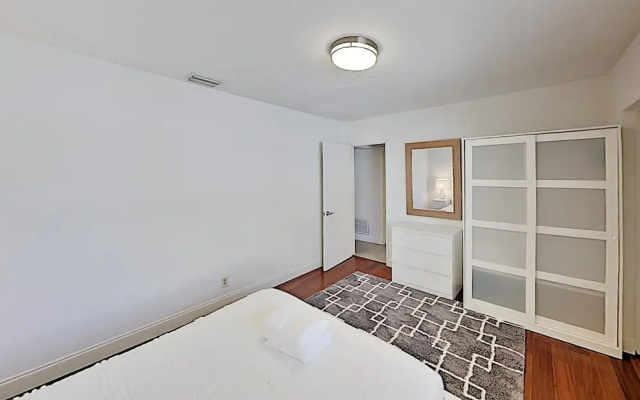 photo 5 of 1959se3c 1 Bedroom Apts