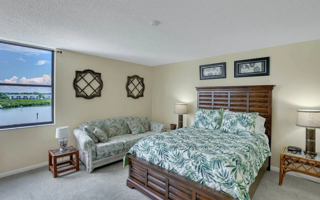 photo 4 of 19931 Gulf Blvd Condo Unit 4B 2 Bedrooms 2 Bathrooms Condo