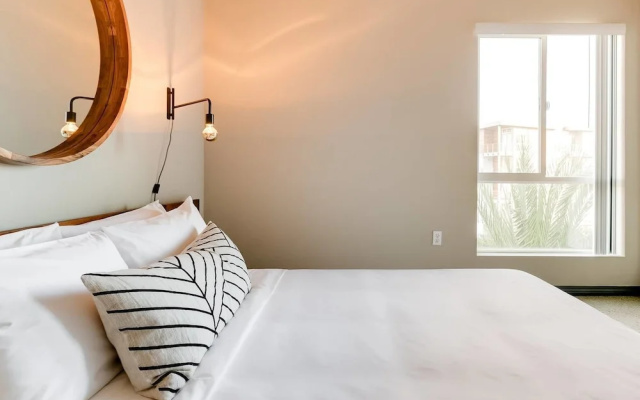 photo 2 of 1-Bdrm Hideaway Marina Del Rey