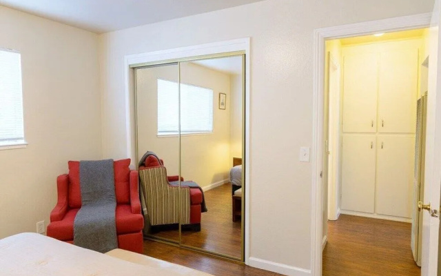 photo 3 of 1-bedroom in Silicon Valley, Near SJ Airport