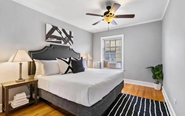 photo 5 of 1BR Chicago-style Apartment Close to Everything!