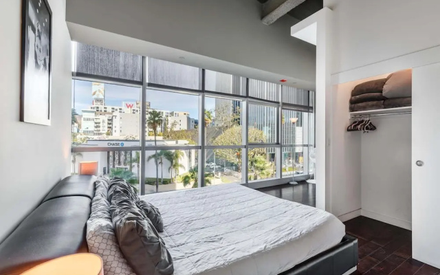 photo 4 of 1br Furnished Apartment In Hollywood - Walk Of Fame 1 Bedroom Apts by RedAwning