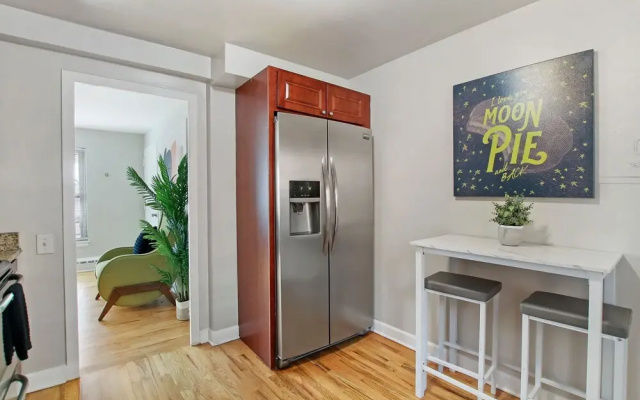photo 2 of 1BR Roomy Apartment in Bowmanville