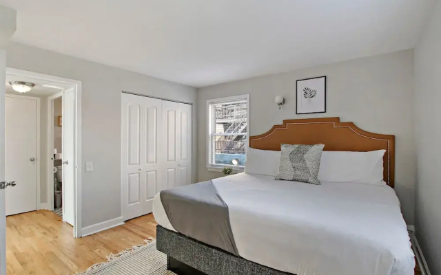 photo 4 of 1BR Roomy Apartment in Bowmanville