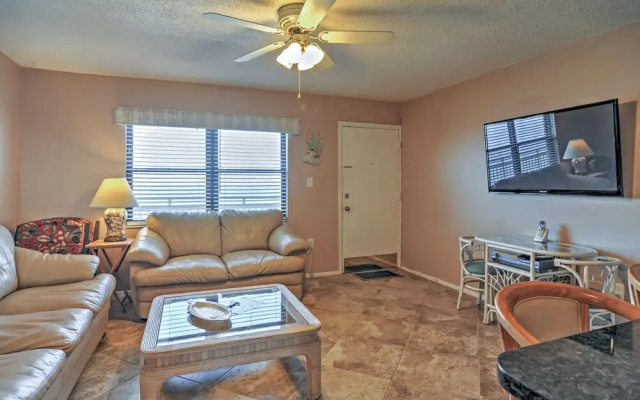 photo 2 of Beachfront St Petersburg Condo w/ Community Pool!