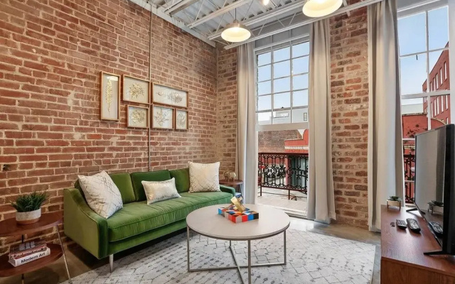 photo 2 of 1br/1ba w/ Exposed-brick Apt in DT Nola by Domio