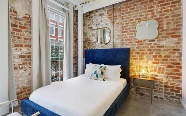 photo 4 of 1br/1ba w/ Exposed-brick Apt in DT Nola by Domio